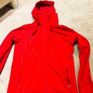 LULULEMON stride form coat size 6 color RED